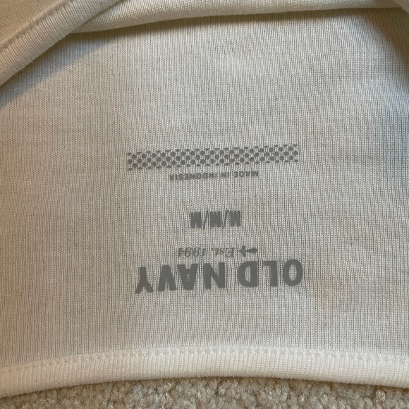 New old navy women’s plain white shirt, size medium. Worn once. - Picture 2 of 4